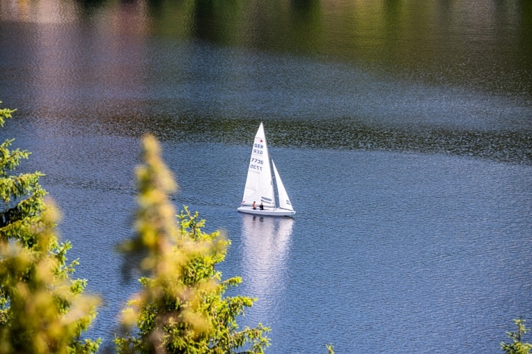 Segelboot auf dem Schluchsee